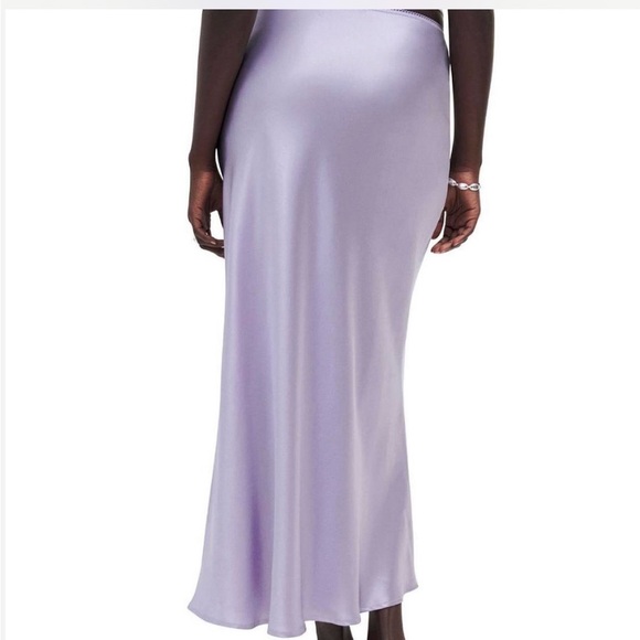 Elegant Lavender Satin Skirt - Picture 3 of 5